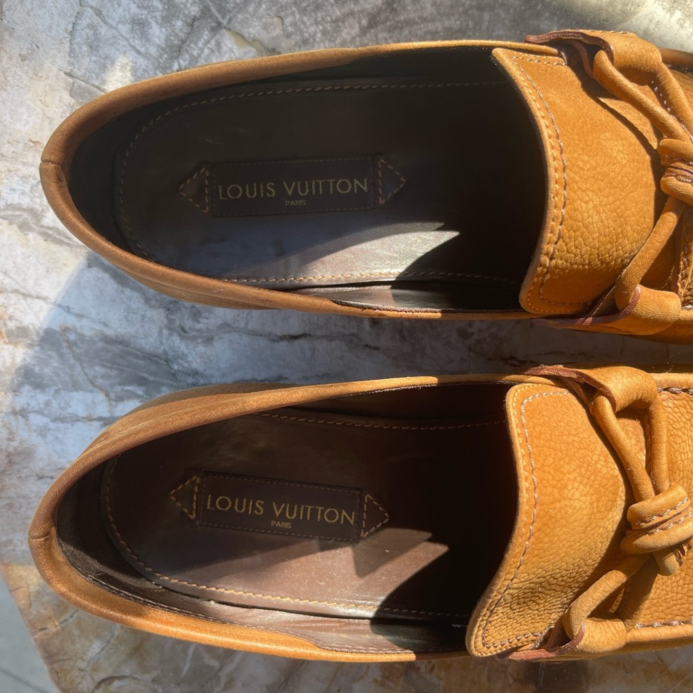 LV MEN PEBBLED LEATHER SLIP ONS, SIZE 11 US. WORE ABOUT 5 TIMES. REFER TO PICS